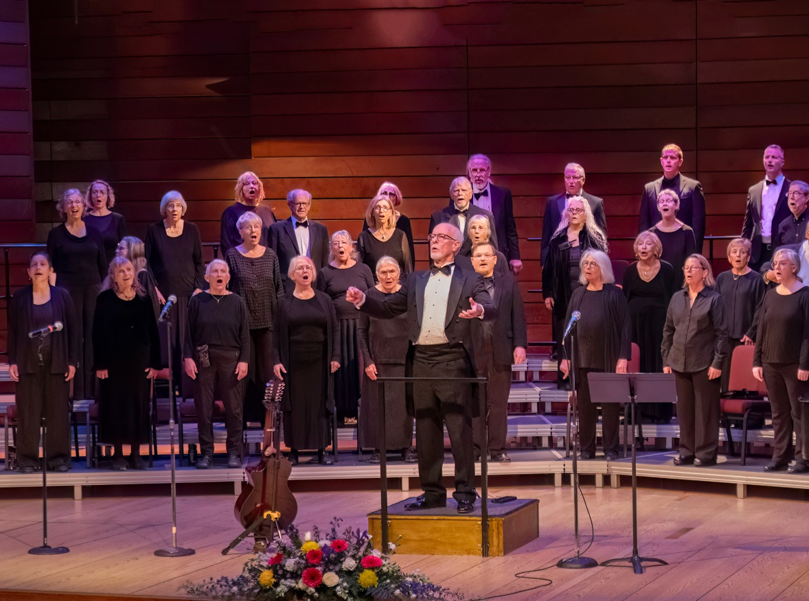 Siskiyou Singers in performance